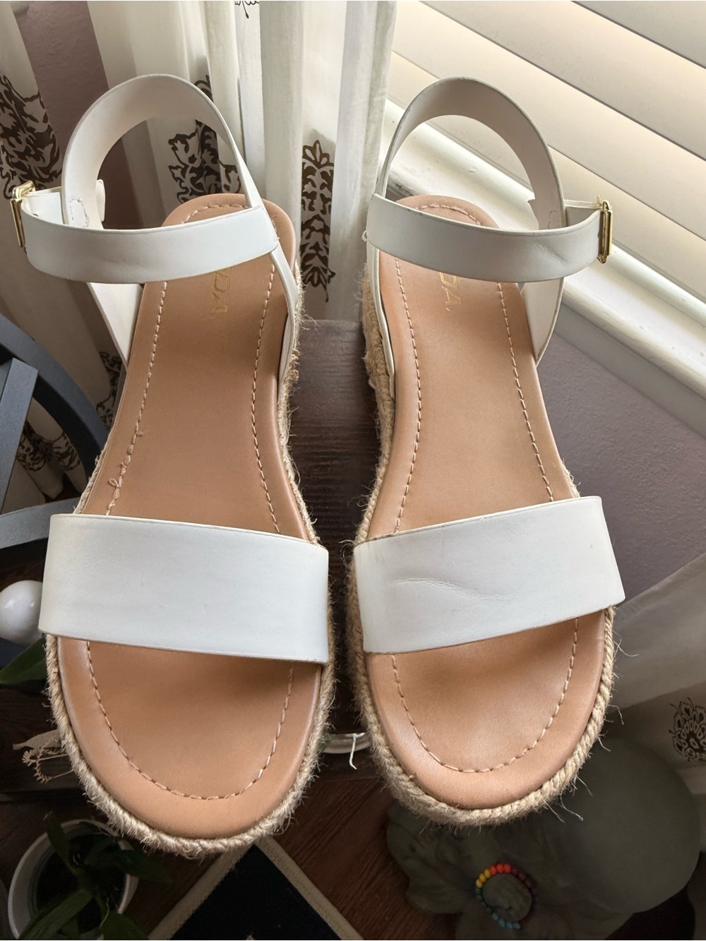 Soda Women’s White Flatform Sandals, size 9